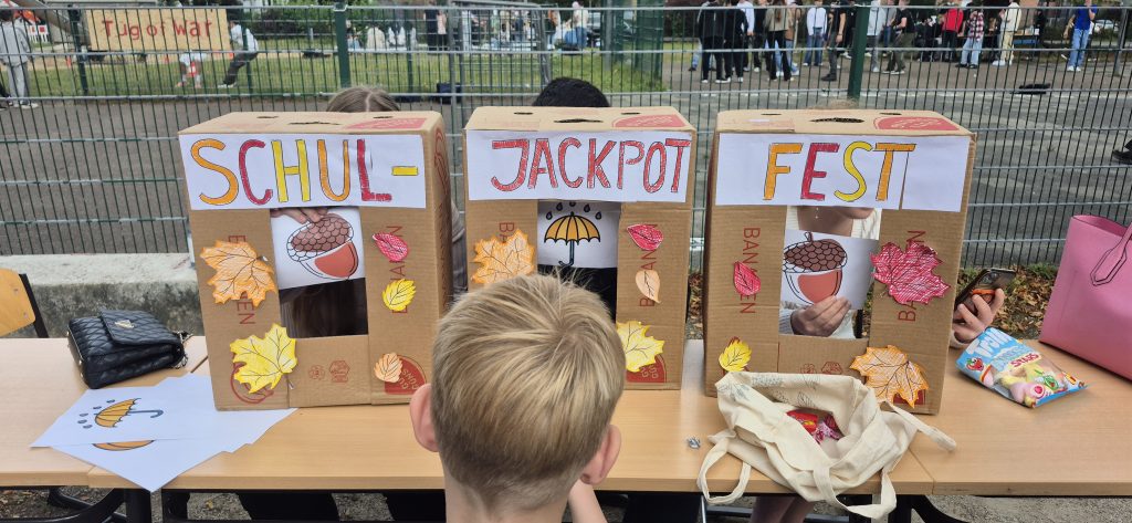 (c) Lloyd 2025: Schul-Jackpot