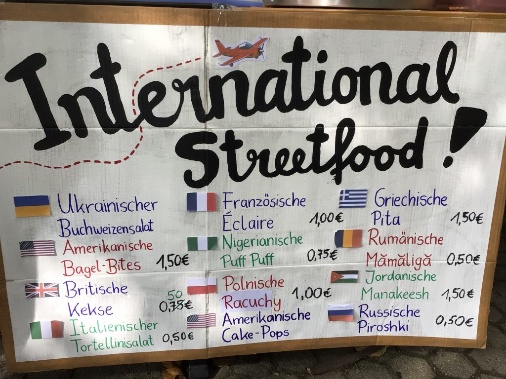 (c) Lloyd 2025: Werbeplakat für internationales Streetfood
