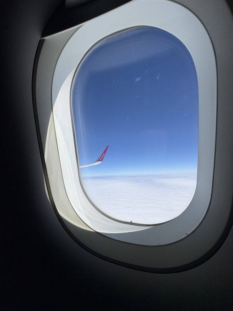 (c) Lloyd 2025: Blick aus einem Flugzeug