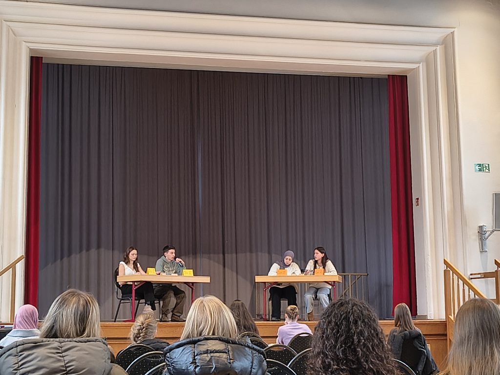 (c) Lloyd 2026: Finaldebatte in der Altersgruppe 2