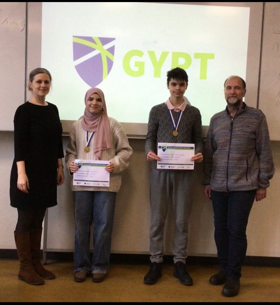 (c) Lloyd 2026: Teilnehmer*innen des GYPT mit ihren betreuenden Lehrkräften