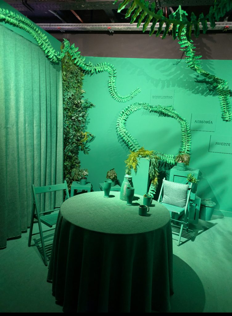 (c) Lloyd 2026: grüne Möbel in einem grünen Raum