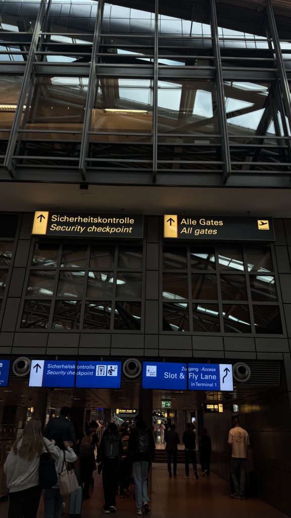Im Flughafen